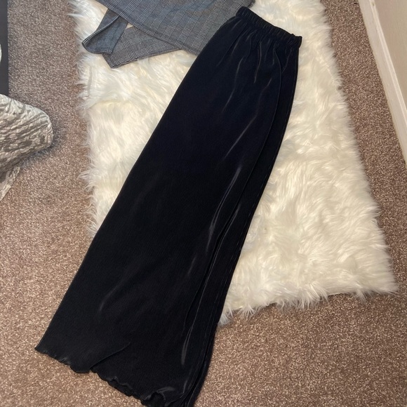 Edgy Pleated Maxi Skirt - Picture 3 of 6